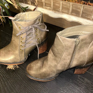 Vintage 93 Buckle Brand Lace Boot